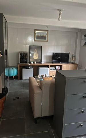 Casa à venda com 238m², 5 quartos e 3 vagas Casa à venda com 238m², 5 quartos e 3 vagasÁrea comum - Salão de festas