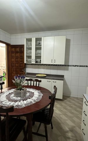 Casa à venda com 238m², 5 quartos e 3 vagas Casa à venda com 238m², 5 quartos e 3 vagasCozinha