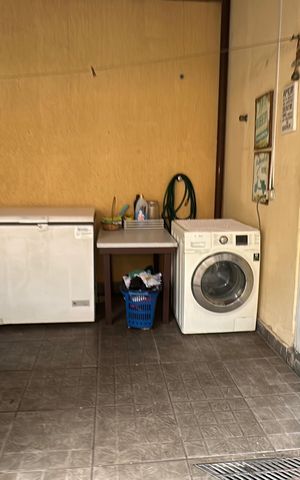 Casa à venda com 238m², 5 quartos e 3 vagas Casa à venda com 238m², 5 quartos e 3 vagasÁrea de Serviço
