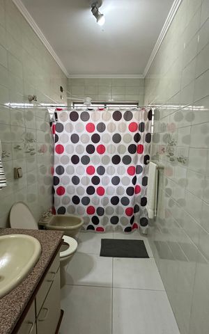 Casa à venda com 238m², 5 quartos e 3 vagas Casa à venda com 238m², 5 quartos e 3 vagasBanheiro da Suíte 1