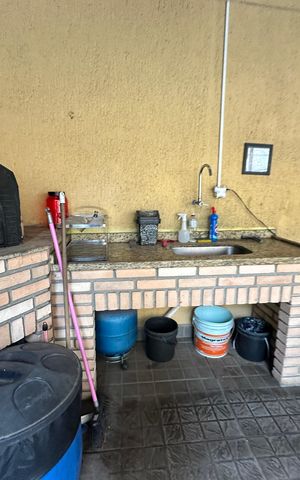 Casa à venda com 238m², 5 quartos e 3 vagas Casa à venda com 238m², 5 quartos e 3 vagasÁrea comum - Churrasqueira