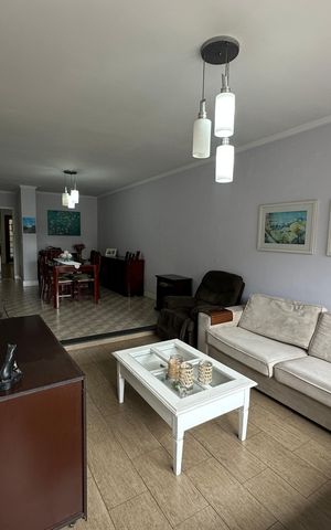Casa à venda com 238m², 5 quartos e 3 vagas Casa à venda com 238m², 5 quartos e 3 vagasSala