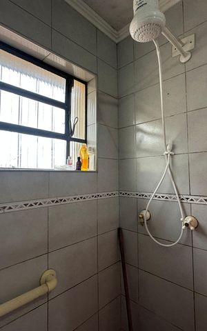 Casa à venda com 238m², 5 quartos e 3 vagas Casa à venda com 238m², 5 quartos e 3 vagasBanheiro da Suíte 2