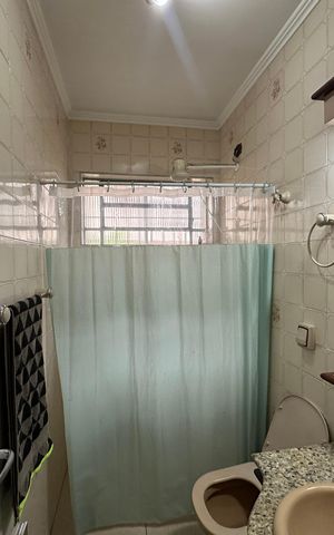Casa à venda com 238m², 5 quartos e 3 vagas Casa à venda com 238m², 5 quartos e 3 vagasBanheiro Social