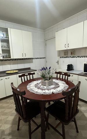 Casa à venda com 238m², 5 quartos e 3 vagas Casa à venda com 238m², 5 quartos e 3 vagasCozinha