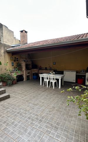 Casa à venda com 238m², 5 quartos e 3 vagas Casa à venda com 238m², 5 quartos e 3 vagasÁrea comum - Churrasqueira