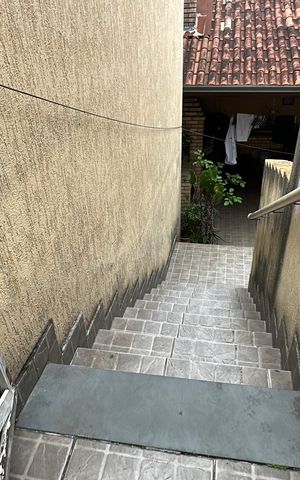 Casa à venda com 238m², 5 quartos e 3 vagas Casa à venda com 238m², 5 quartos e 3 vagasQuintal