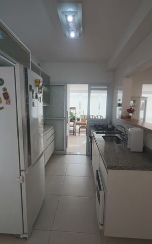 Apartamento à venda com 134m², 3 quartos e 4 vagas Apartamento à venda com 134m², 3 quartos e 4 vagasCozinha