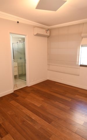 Apartamento à venda com 450m², 4 quartos e 4 vagasQuarto Suíte 1