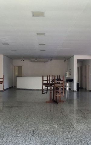 Casa à venda com 420m², 4 quartos e 6 vagas Casa à venda com 420m², 4 quartos e 6 vagasÁrea Comum