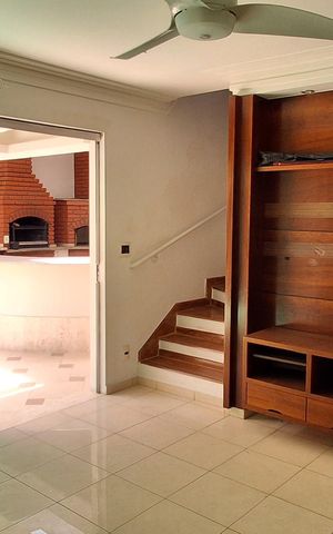 Casa à venda com 420m², 4 quartos e 6 vagas Casa à venda com 420m², 4 quartos e 6 vagasCopa