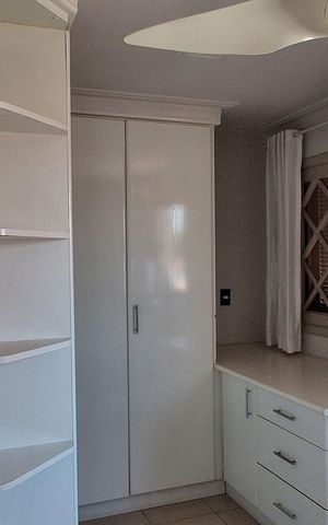 Casa à venda com 420m², 4 quartos e 6 vagas Casa à venda com 420m², 4 quartos e 6 vagasSuíte 2