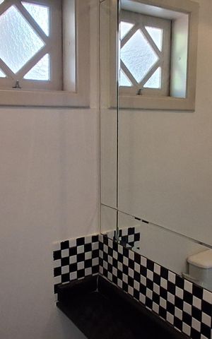 Casa à venda com 420m², 4 quartos e 6 vagas Casa à venda com 420m², 4 quartos e 6 vagasLavabo
