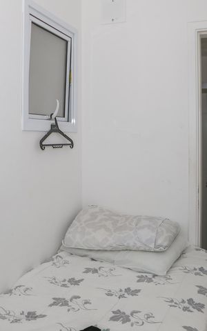 Apartamento à venda com 241m², 4 quartos e 3 vagas Apartamento à venda com 241m², 4 quartos e 3 vagasQuarto e Banheiro de Serviço