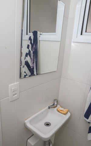Apartamento à venda com 241m², 4 quartos e 3 vagas Apartamento à venda com 241m², 4 quartos e 3 vagasQuarto e Banheiro de Serviço