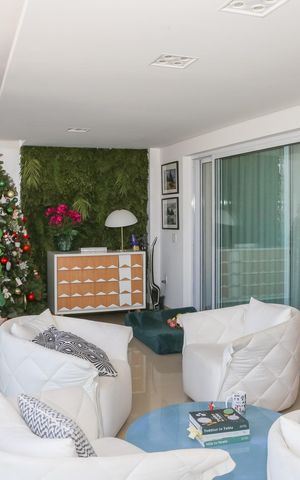 Apartamento à venda com 241m², 4 quartos e 3 vagas Apartamento à venda com 241m², 4 quartos e 3 vagasVaranda Gourmet