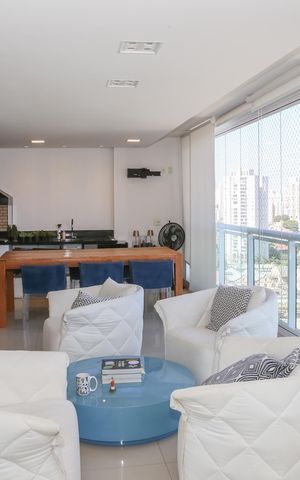 Apartamento à venda com 241m², 4 quartos e 3 vagas Apartamento à venda com 241m², 4 quartos e 3 vagasVaranda Gourmet