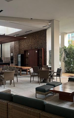 Apartamento à venda com 241m², 4 quartos e 3 vagas Apartamento à venda com 241m², 4 quartos e 3 vagasÁrea comum - Churrasqueira
