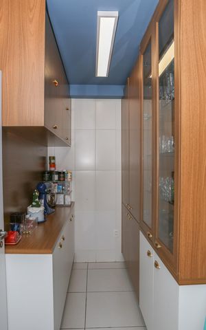 Apartamento à venda com 241m², 4 quartos e 3 vagas Apartamento à venda com 241m², 4 quartos e 3 vagasCozinha