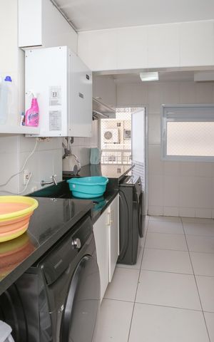 Apartamento à venda com 241m², 4 quartos e 3 vagas Apartamento à venda com 241m², 4 quartos e 3 vagasÁrea de Serviço