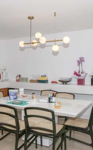 Apartamento à venda com 241m², 4 quartos e 3 vagas Apartamento à venda com 241m², 4 quartos e 3 vagasSala