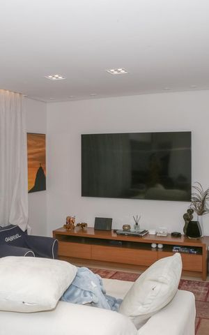 Apartamento à venda com 241m², 4 quartos e 3 vagas Apartamento à venda com 241m², 4 quartos e 3 vagasSala