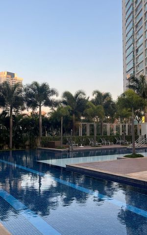Apartamento à venda com 241m², 4 quartos e 3 vagas Apartamento à venda com 241m², 4 quartos e 3 vagasÁrea comum - Piscina