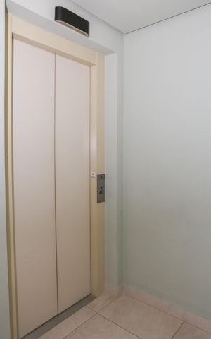 Apartamento à venda com 241m², 4 quartos e 3 vagas Apartamento à venda com 241m², 4 quartos e 3 vagasHall do elevador