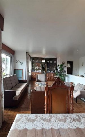 Casa à venda com 200m², 4 quartos e 4 vagas