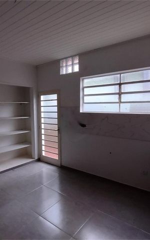 Casa à venda com 136m², 5 quartos e 1 vaga