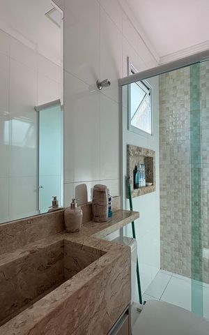 Apartamento à venda com 104m², 2 quartos e 2 vagas Apartamento à venda com 104m², 2 quartos e 2 vagasBanheiro da Suíte
