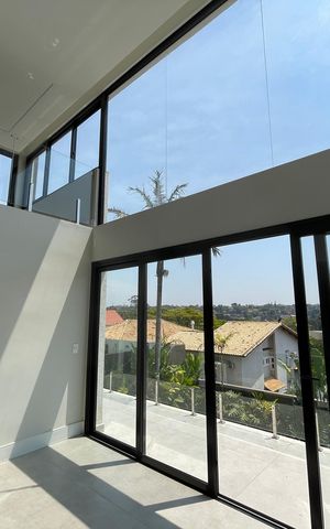 Casa de condomínio para alugar com 484m², 4 quartos e 3 vagasSala