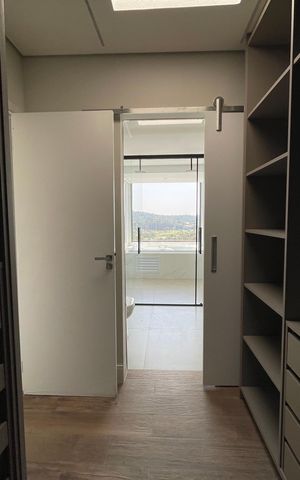 Casa de condomínio para alugar com 484m², 4 quartos e 3 vagasCloset Suíte 2