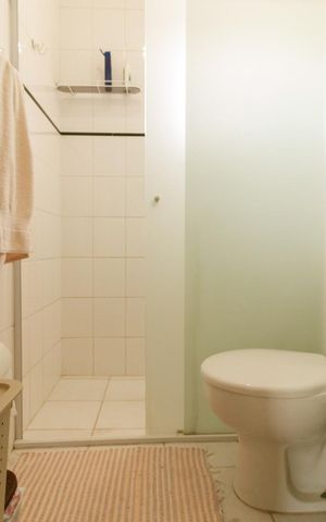 Casa de condomínio à venda com 89m², 2 quartos e 2 vagas Casa de condomínio à venda com 89m², 2 quartos e 2 vagasBanheiro da Suíte 1