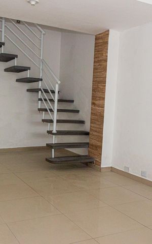 Casa à venda com 75m², 2 quartos e 1 vaga Casa à venda com 75m², 2 quartos e 1 vagaSala