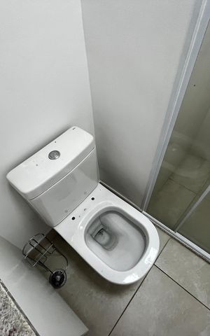 Apartamento para alugar com 82m², 2 quartos e 1 vaga Apartamento para alugar com 82m², 2 quartos e 1 vagaBanheiro da Suíte