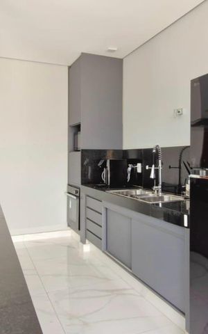 Casa de condomínio à venda com 282m², 3 quartos e 4 vagas Casa de condomínio à venda com 282m², 3 quartos e 4 vagasCozinha