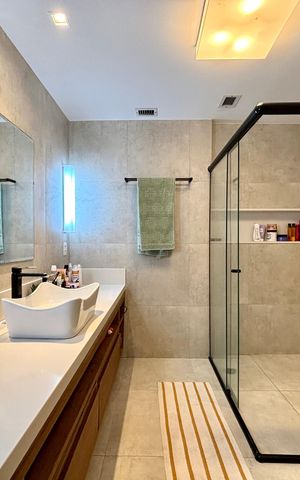 Apartamento para alugar com 85m², 2 quartos e 1 vaga Apartamento para alugar com 85m², 2 quartos e 1 vagaBanheiro da Suite