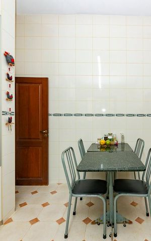 Casa à venda com 360m², 3 quartos e 6 vagas Casa à venda com 360m², 3 quartos e 6 vagasBanheiro Social