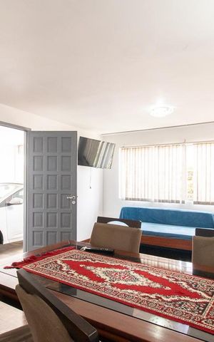 Casa de condomínio à venda com 190m², 5 quartos e 3 vagas Casa de condomínio à venda com 190m², 5 quartos e 3 vagasSala