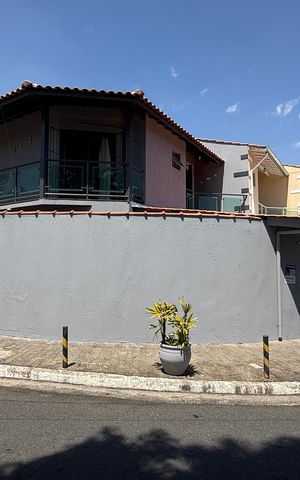 Casa à venda com 179m², 3 quartos e 4 vagasFachada