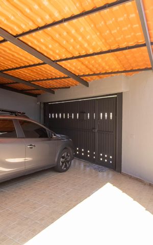 Casa à venda com 179m², 3 quartos e 4 vagas Casa à venda com 179m², 3 quartos e 4 vagasGaragem