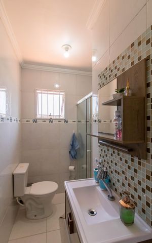 Casa à venda com 179m², 3 quartos e 4 vagas Casa à venda com 179m², 3 quartos e 4 vagasBanheiro Social