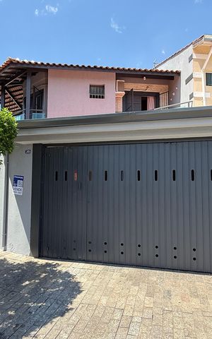 Casa à venda com 179m², 3 quartos e 4 vagasFachada