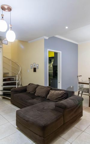 Casa à venda com 179m², 3 quartos e 4 vagas Casa à venda com 179m², 3 quartos e 4 vagasSala