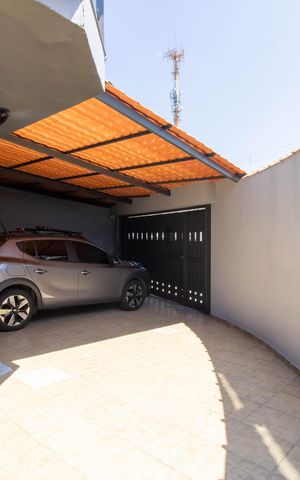 Casa à venda com 179m², 3 quartos e 4 vagas Casa à venda com 179m², 3 quartos e 4 vagasArea Externa