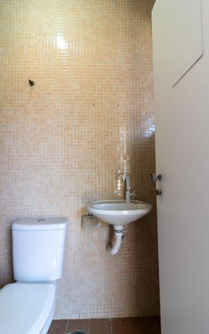 Casa à venda com 140m², 3 quartos e 2 vagas Casa à venda com 140m², 3 quartos e 2 vagasBanheiro de Serviço