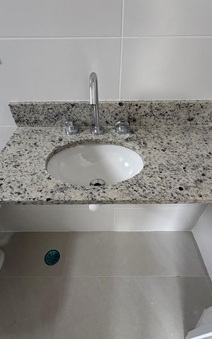 Apartamento à venda com 55m², 2 quartos e 2 vagas Apartamento à venda com 55m², 2 quartos e 2 vagasBanheiro da Suíte