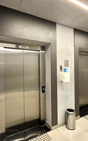Apartamento à venda com 37m², 1 quarto e sem vagaElevadores