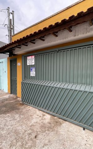 Casa para alugar com 200m², 3 quartos e 2 vagasFachada